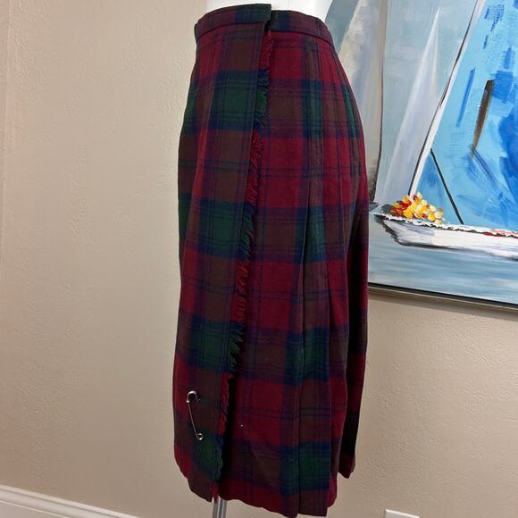 Vintage Clanacric Skirt Pleated Tartan Plaid   
Size small - Picture 3 of 7